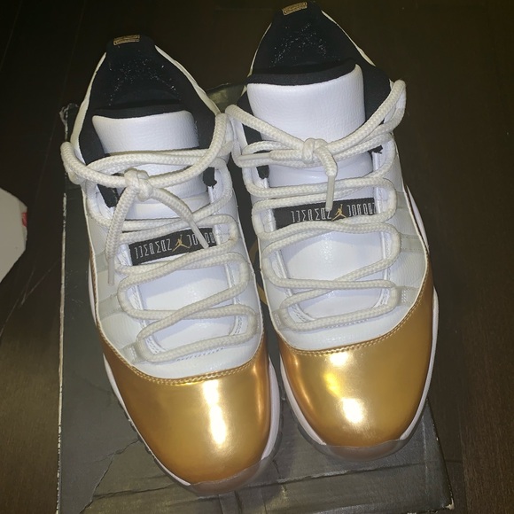 Retro 11 (Closing Ceremony’s) Size 10 Men’s - Picture 5 of 8